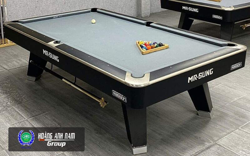 logo trên bàn bida lỗ mrsung accura màu đen